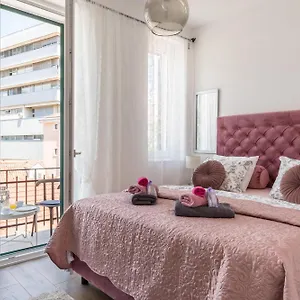 https://romantic-apartment-with-balcony.splithotels.org
